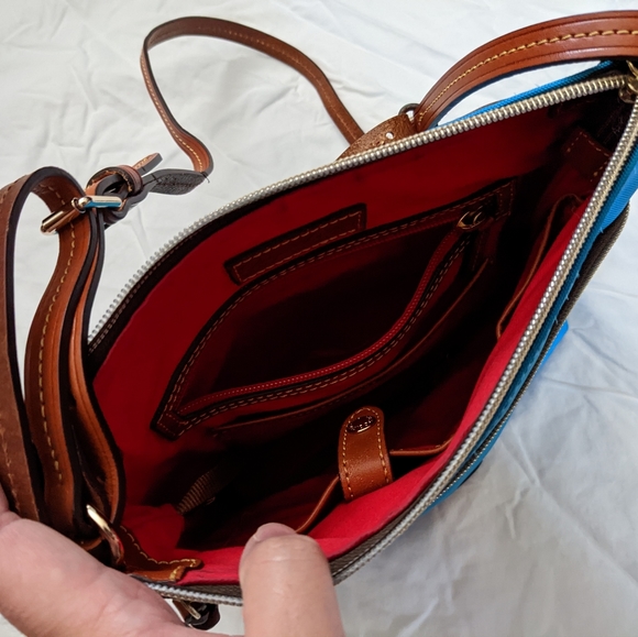 Dooney and Bourke nylon crossbody bag, bright blue - Picture 3 of 9